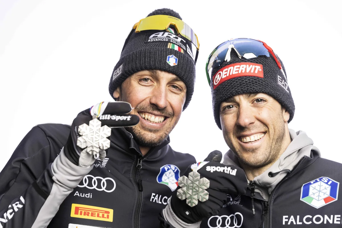 Un sorriso insieme a un compagno di squadra